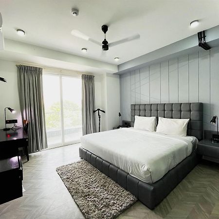 Bedchambers Serviced Apartments - Cyber City 古尔冈 外观 照片