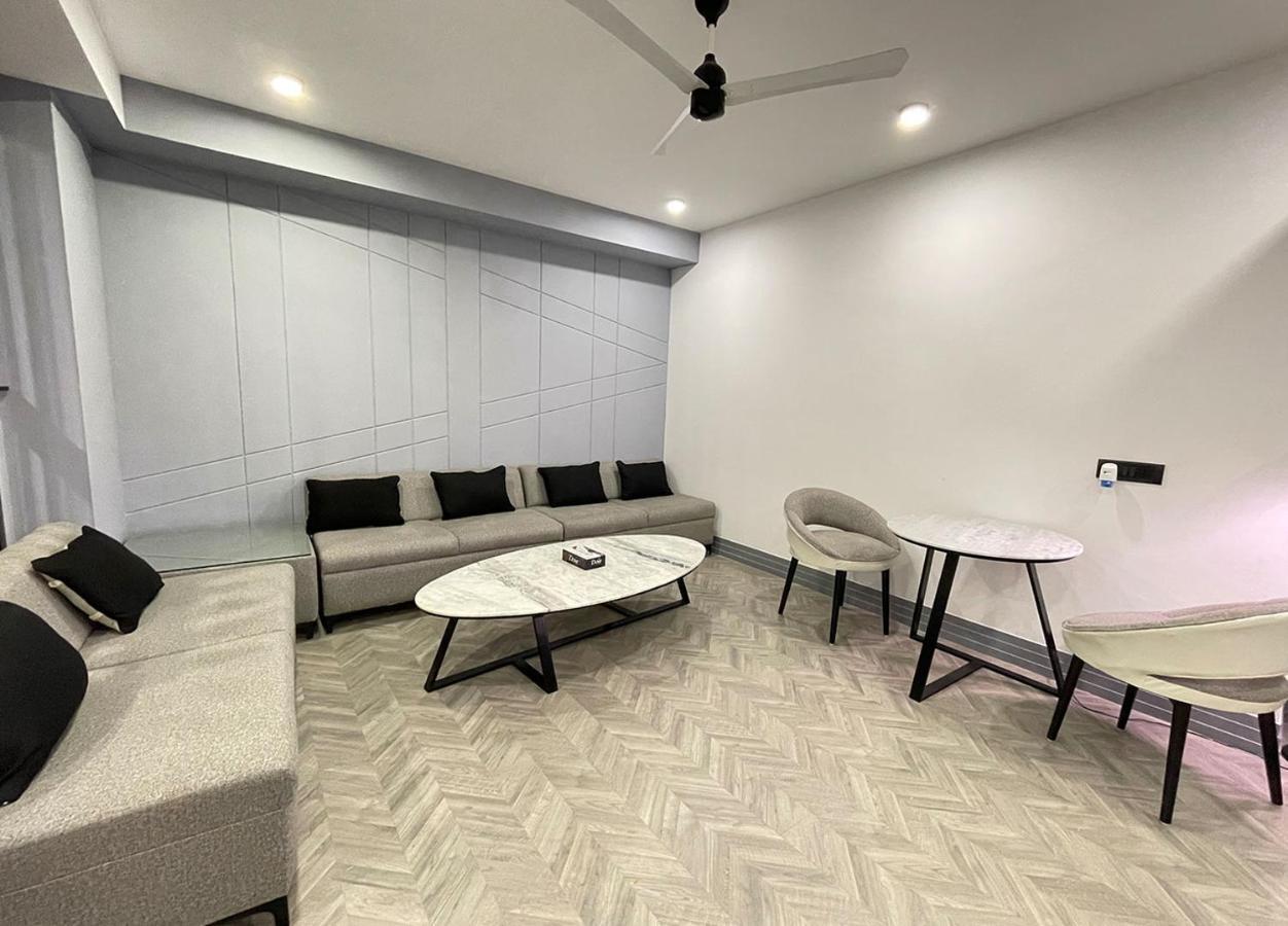 Bedchambers Serviced Apartments - Cyber City 古尔冈 外观 照片