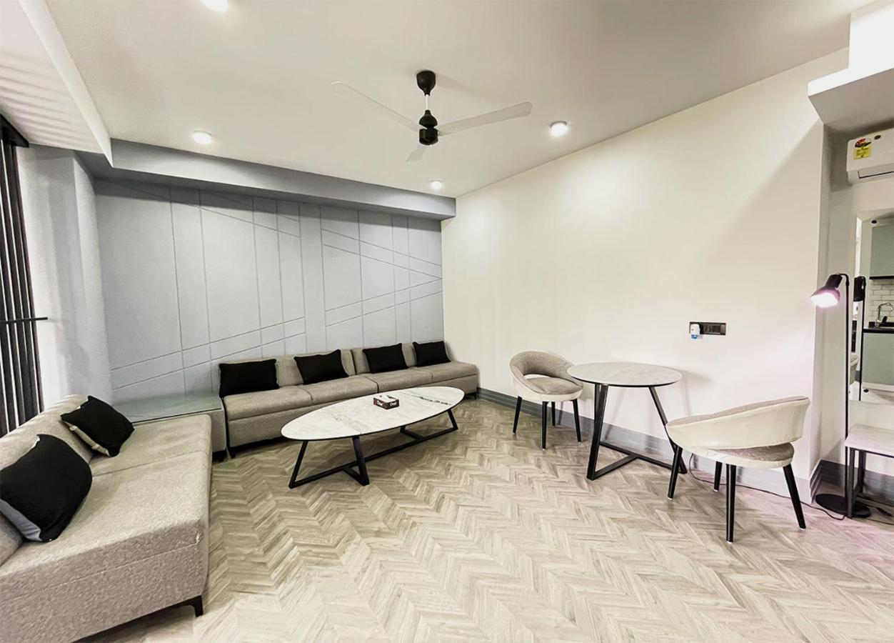 Bedchambers Serviced Apartments - Cyber City 古尔冈 外观 照片