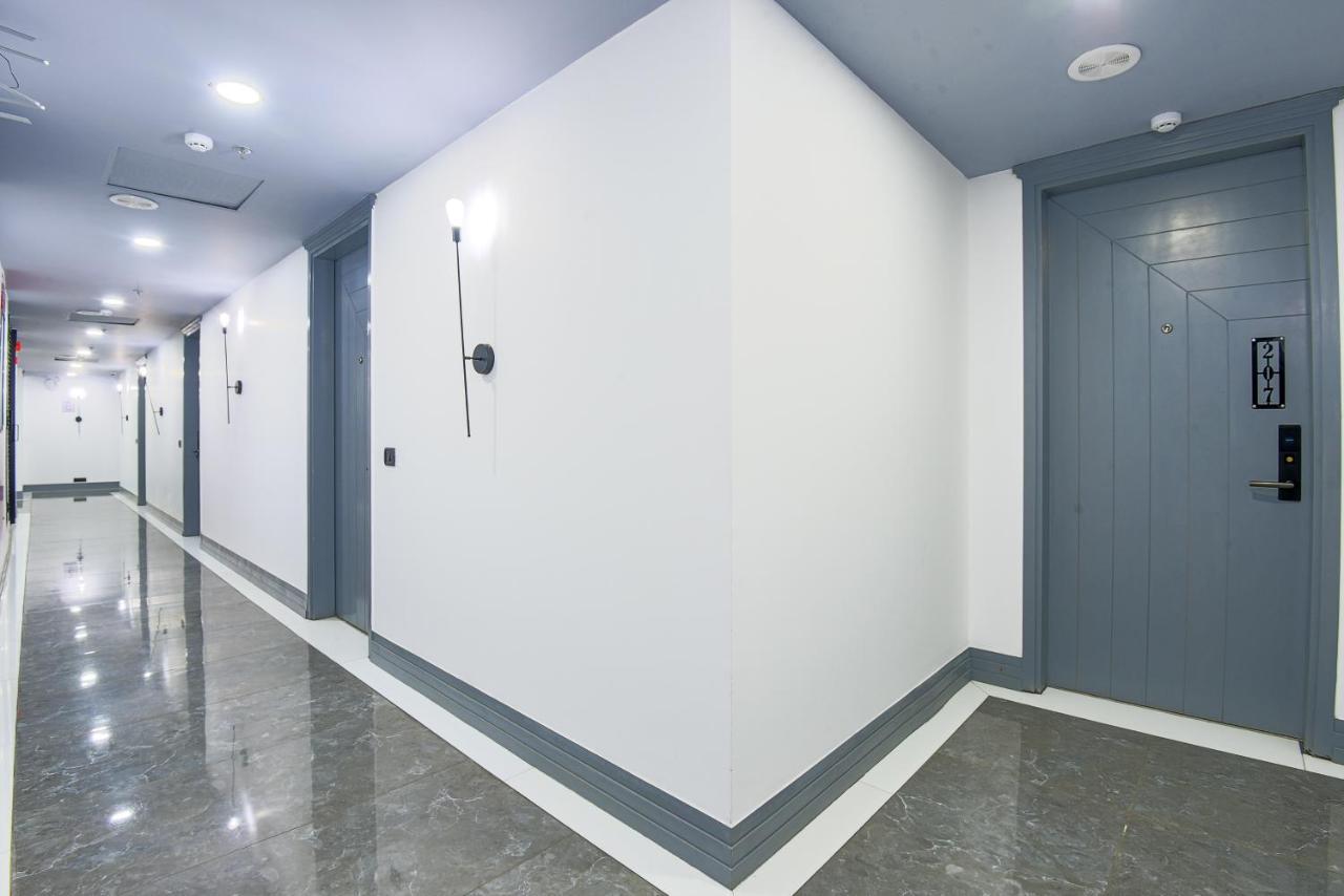 Bedchambers Serviced Apartments - Cyber City 古尔冈 外观 照片