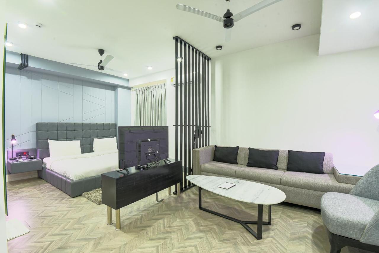 Bedchambers Serviced Apartments - Cyber City 古尔冈 外观 照片
